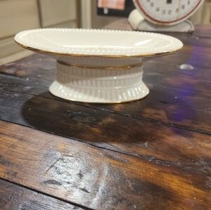 Elegant Cream and Gold Soap Dish